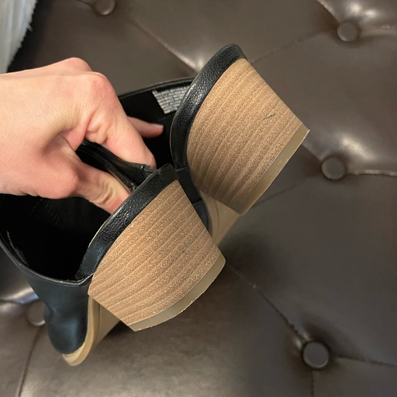 Universal Thread | Black Mules - Picture 9 of 13